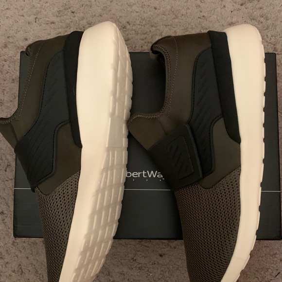 Sneakers - Picture 5 of 5